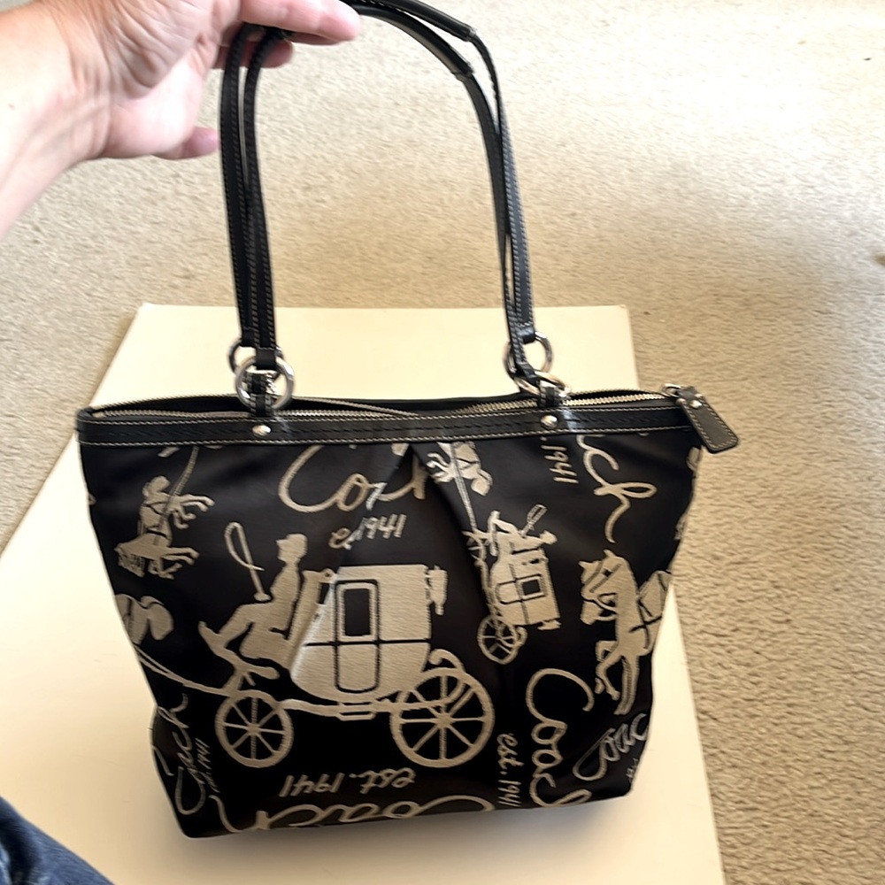 Coach Black and Cream Signature Shoulder Bag - Picture 2 of 6